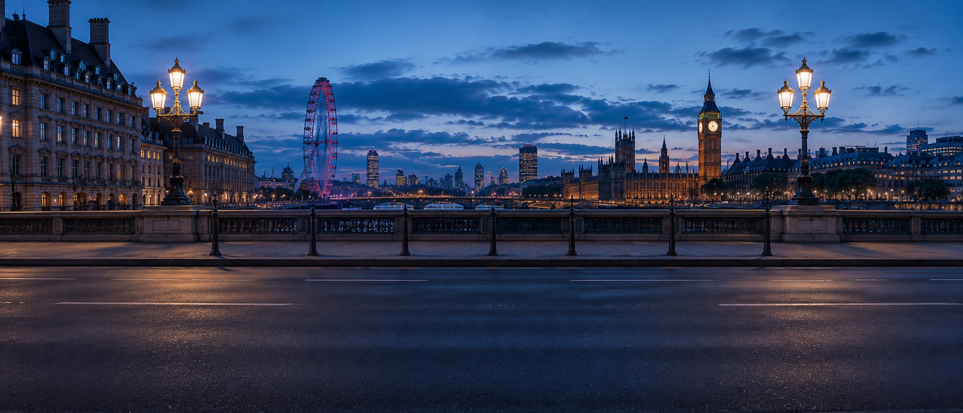 Uferboulevard in London zur blauen Stunde